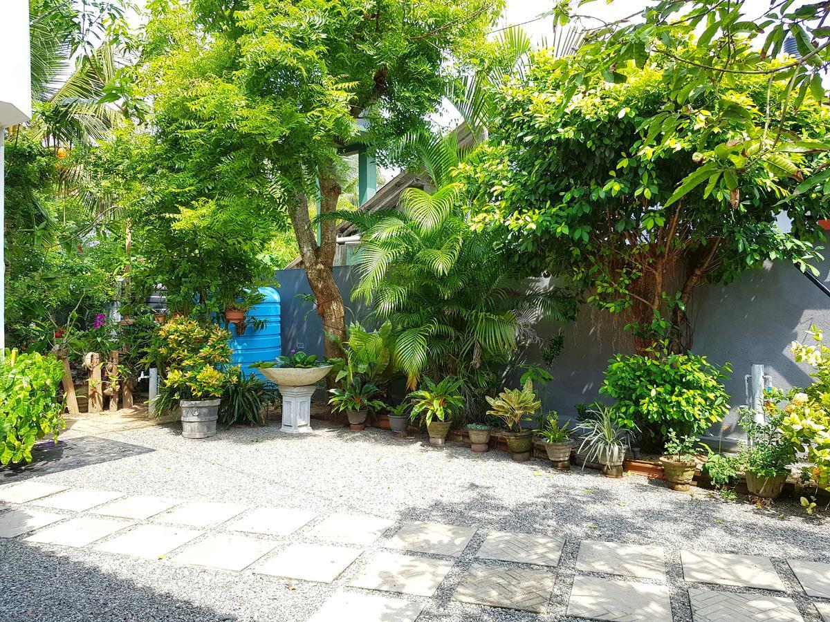 Sweden Inn Guesthouse Hikkaduwa Ngoại thất bức ảnh